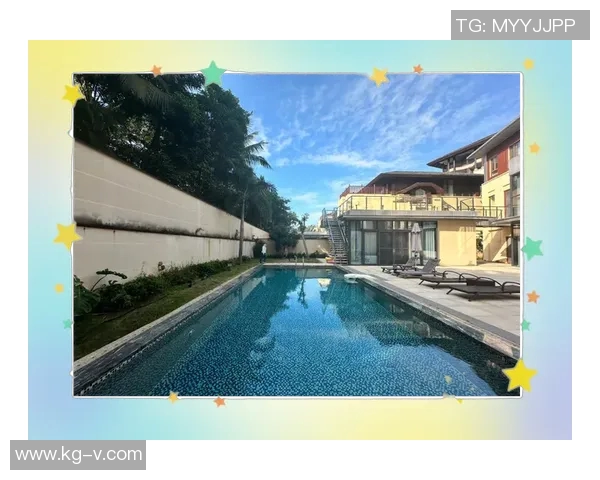 以泳池为中心的度假天堂打造，畅享水上乐趣与宁静休闲的完美融合