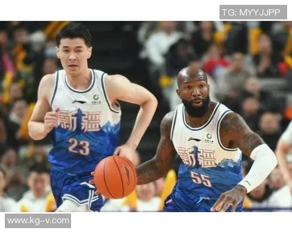 广东与新疆首场对决精彩回顾赛场上的激烈碰撞与战术较量