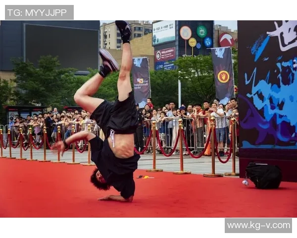 南京街舞队在世界攀岩锦标赛中以85分稳居积分榜首位